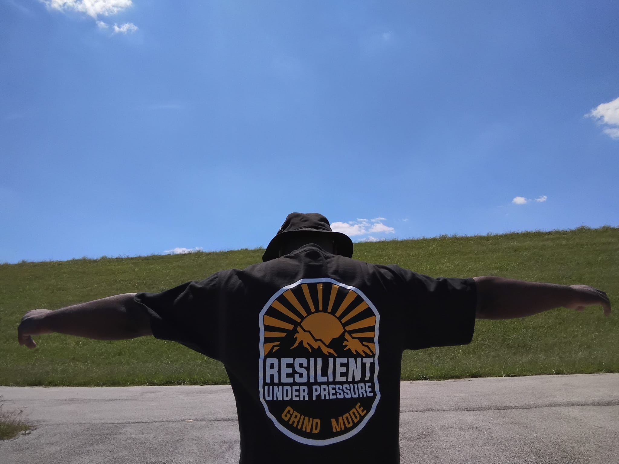 Resilient under pressure T-shirt/heavyweight