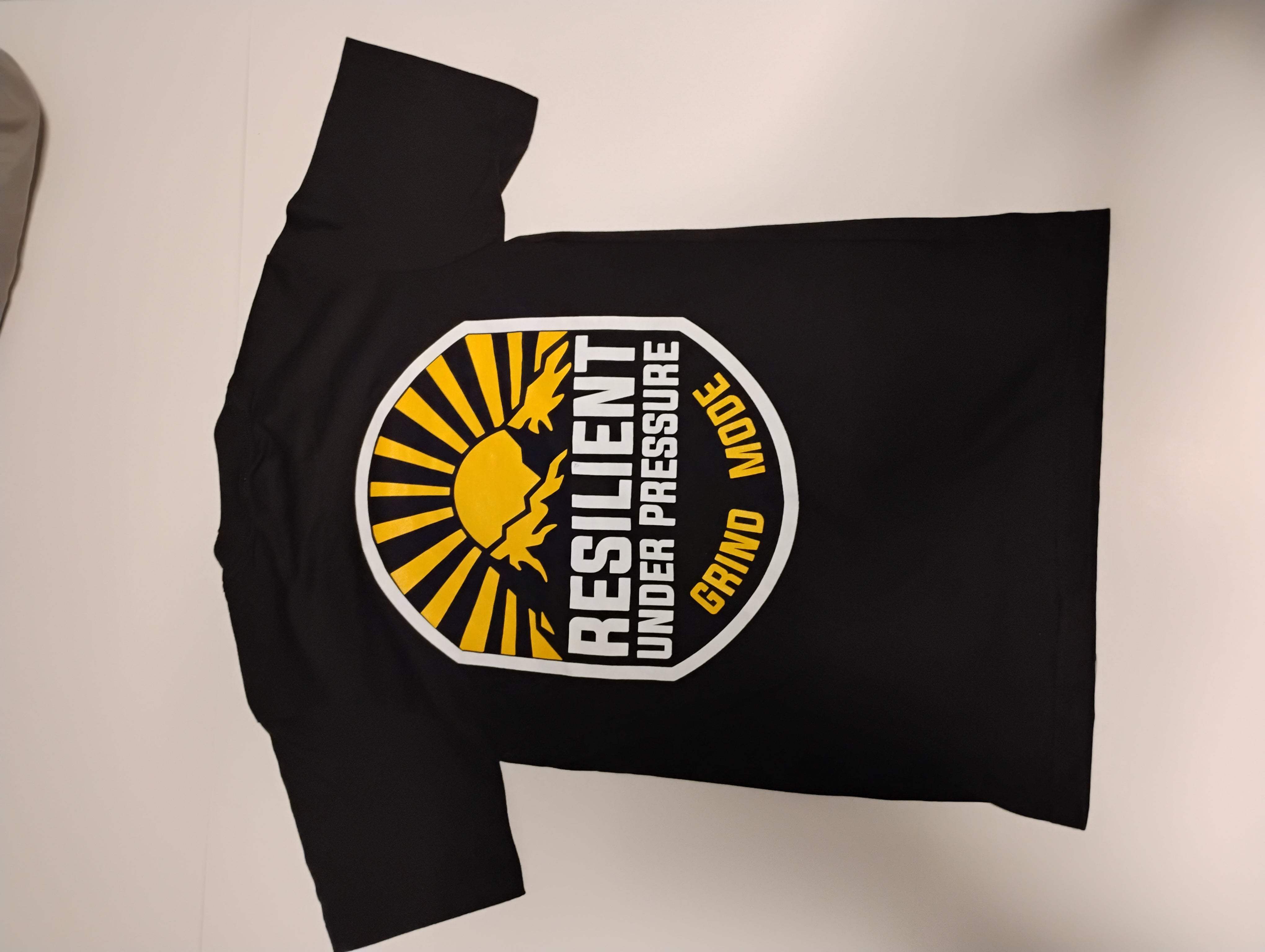 Resilient under pressure T-shirt/heavyweight